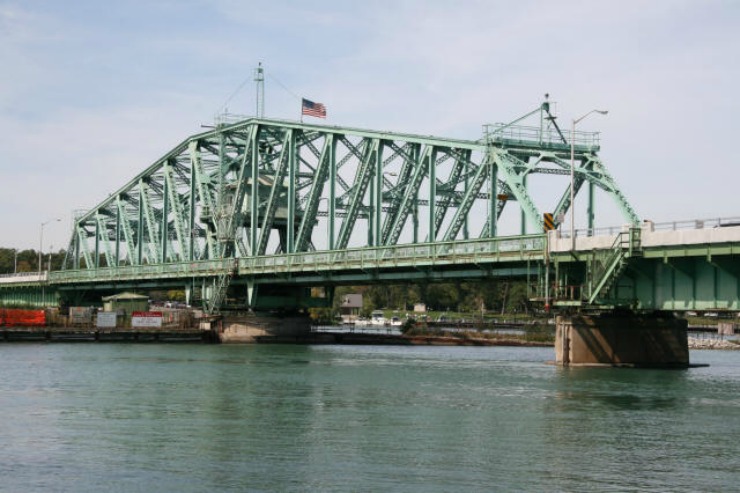 Grosse Ile Bridge to remain under a weight limit