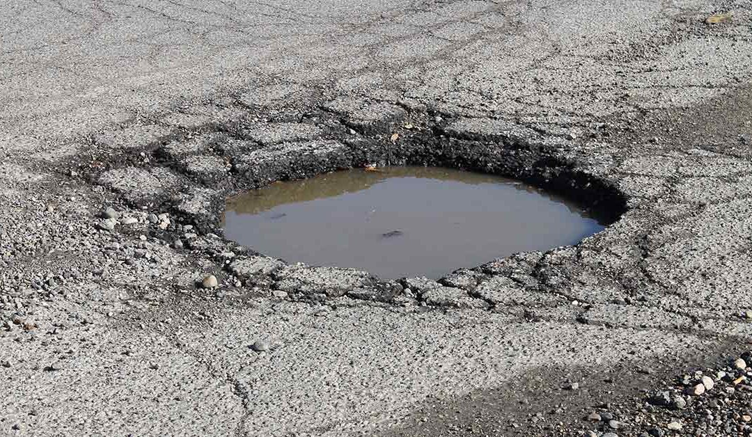 Michigan roads: Pothole on I-75 causes big issues for drivers headed to Downtown Detroit